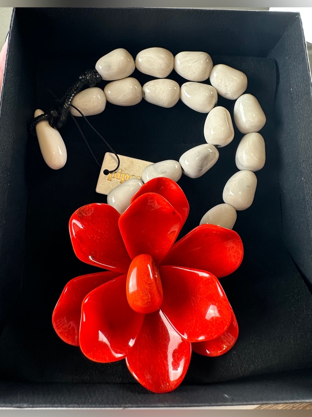 NWT Piper K Red White Chunky Flower Statement Necklace